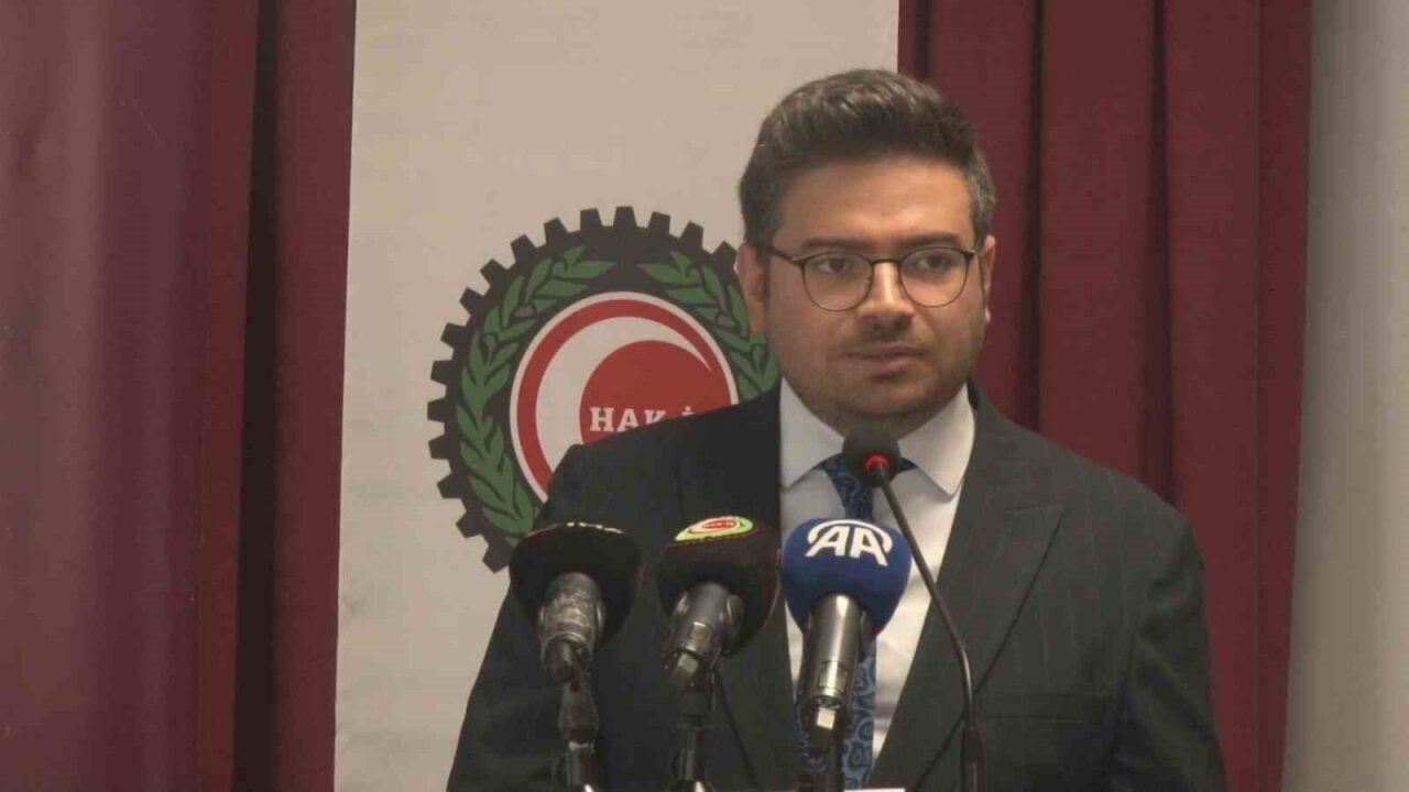 HAK-İŞ ve Ankara Sosyal Bilimler Üniversitesi'nin düzenlediği '8. Gençlik Farkında