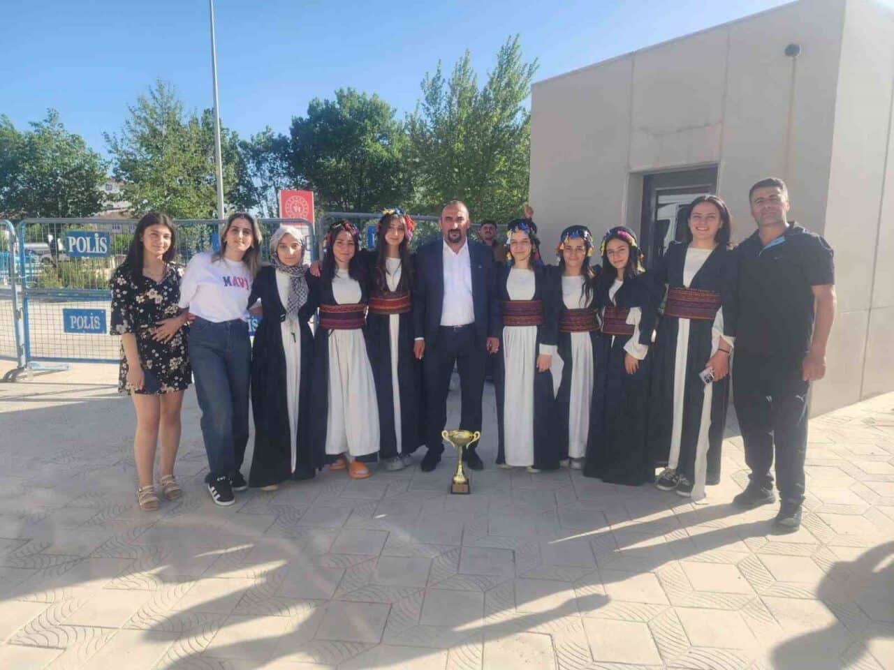 Elazığ'daki Halk Oyunları Bölge Yarışmasında, Hakkari Endüstri Meslek Lisesi Spor