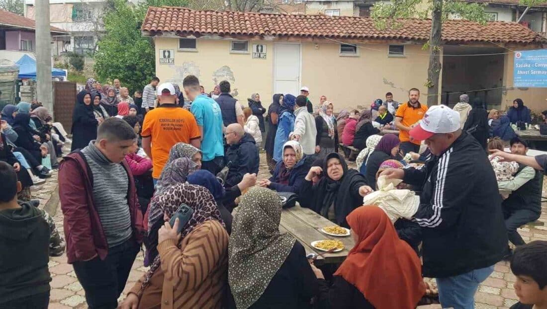 Taraklı’da Hasat Döneminde Geleneksel İkramlarla Kutlama Yapıldı Sakarya'nın Taraklı ilçesinde, İçdedeler Mahallesi'nde hasat dönemi dolayısıyla geleneksel etkinlik