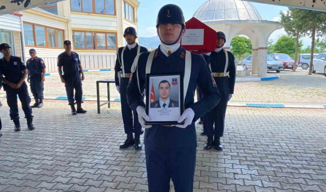 Osmaniye’de Vefat Eden Uzman Çavuş Samet Ceylan, Askeri Törenle Uğurlandı Uzman Çavuş Samet Ceylan, rahatsızlığı nedeniyle hayatını kaybetti. 30 yaşında