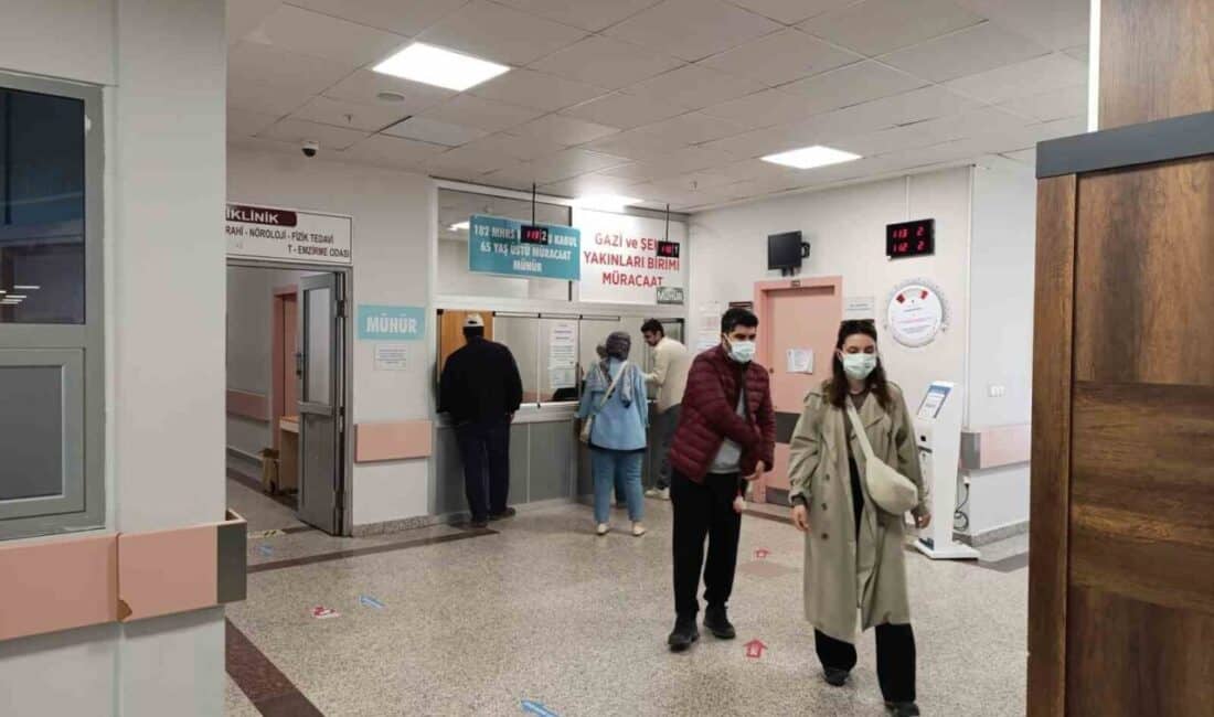 Afyonkarahisar Devlet Hastanesi’nde şehit aileleri ve gaziler için özel hızlı hizmet noktası hizmete girdi. Afyonkarahisar Devlet Hastanesi, şehit aileleri ve gaziler için girişte hızlı