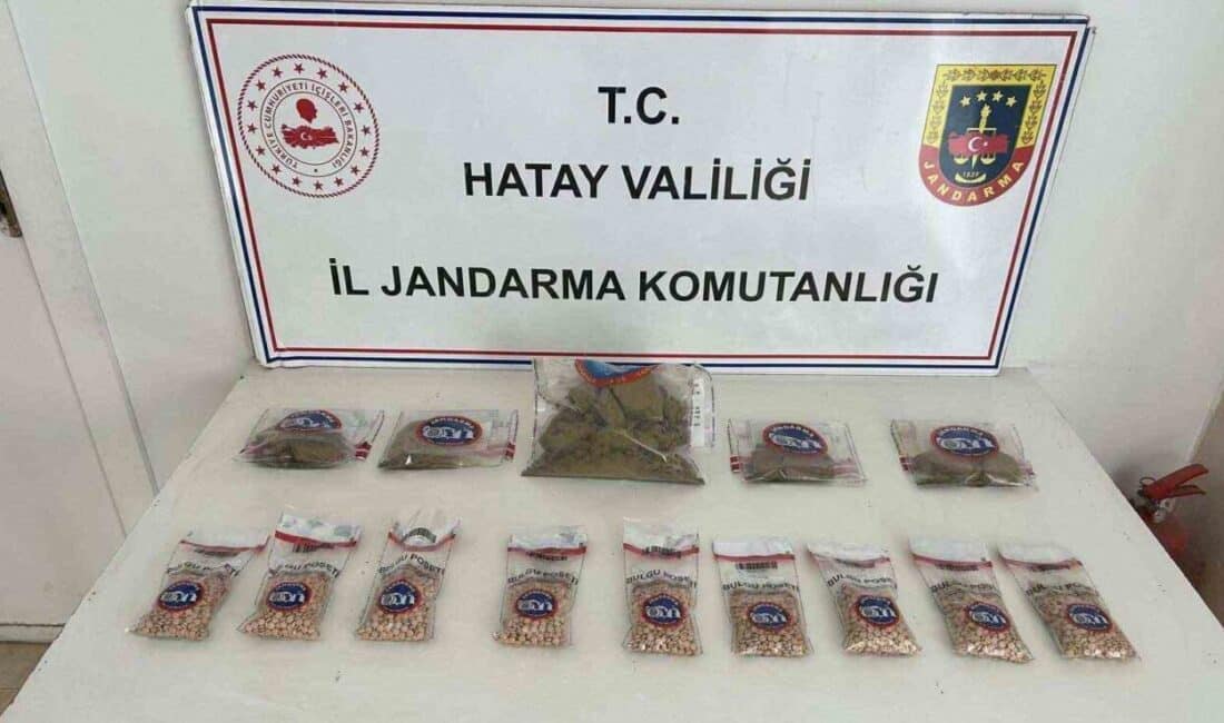 Hatay’da Yürütülen Operasyonlarda 450 Gümrük Kaçağı Kuru Sıkı Tabanca ve Uyuşturucu İlaçlar Ele Geçirildi Hatay'da düzenlenen operasyonlarda, jandarma ekipleri 67 şüpheli ile birlikte uyuşturucu