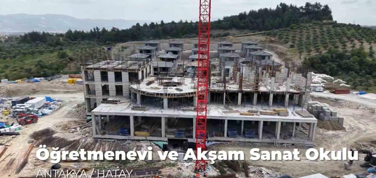 Hatay'da, Kahramanmaraş merkezli depremlerin ardından inşası devam eden 200 kişilik