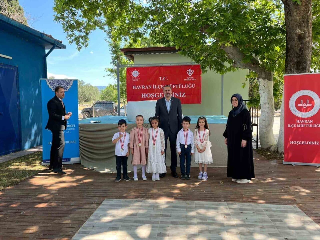 Balıkesir'in Havran ilçesinde düzenlenen yılsonu etkinliğinde, 4-6 yaş Kur'an kursu