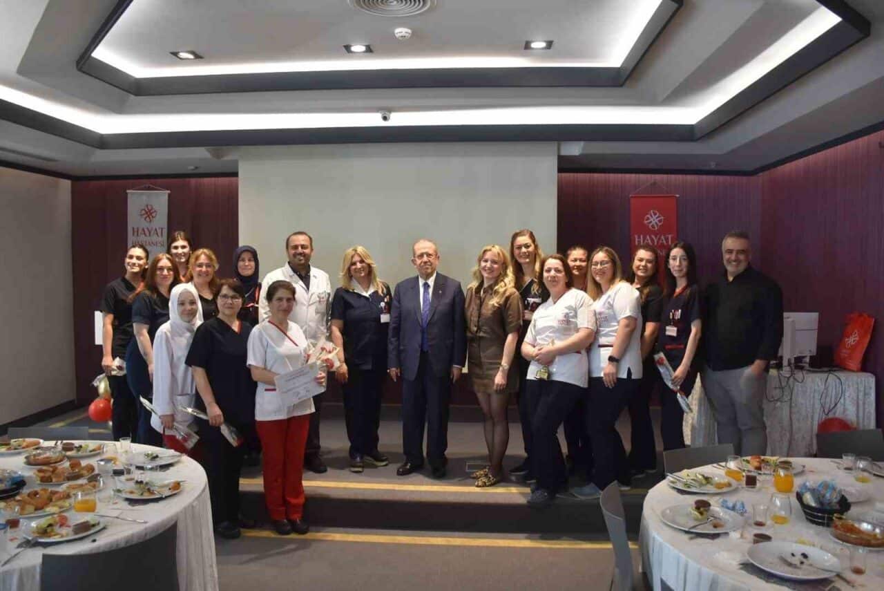 Hayat Hastanesi, Dünya Hemşireler Günü'nü coşkuyla kutlayarak hemşireler ve sağlık
