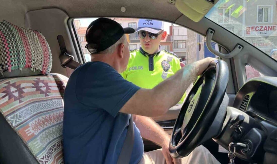 Tekirdağ'ın Hayrabolu ilçesinde Trafik Haftası etkinliği düzenlendi. İlçe Emniyet Müdürlüğü