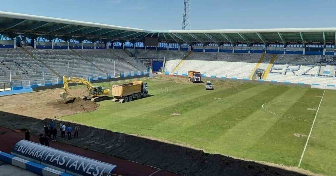 Erzurum'daki Kazım Karabekir Stadı'nda hibrit çim uygulama çalışmaları başladı. Erzurum