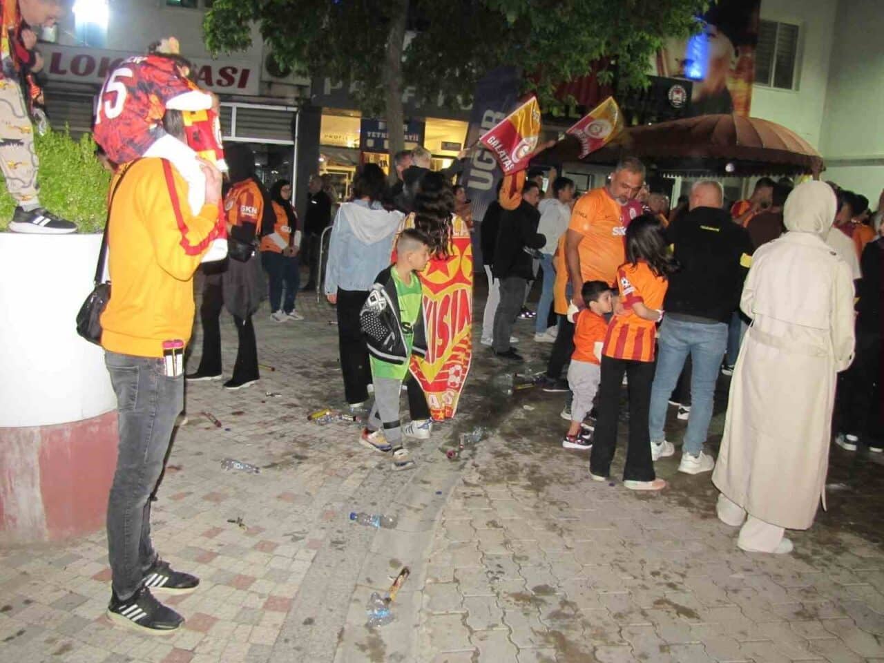 Galatasaray, Süper Lig'in 36. haftasında Kayserispor'u 3-0 yenerek 25. şampiyonluğunu