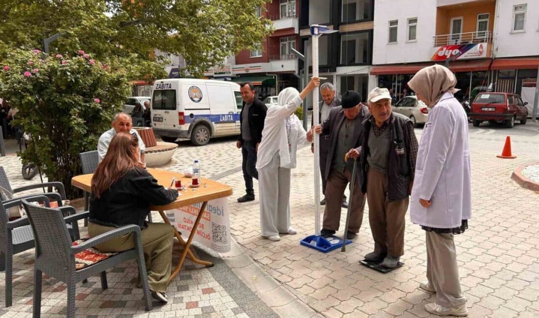 Kütahya'nın Hisarcık ilçesinde, Sağlık Bakanlığı'nın "İdeal Kilonu Öğren, Sağlıklı Yaşa"