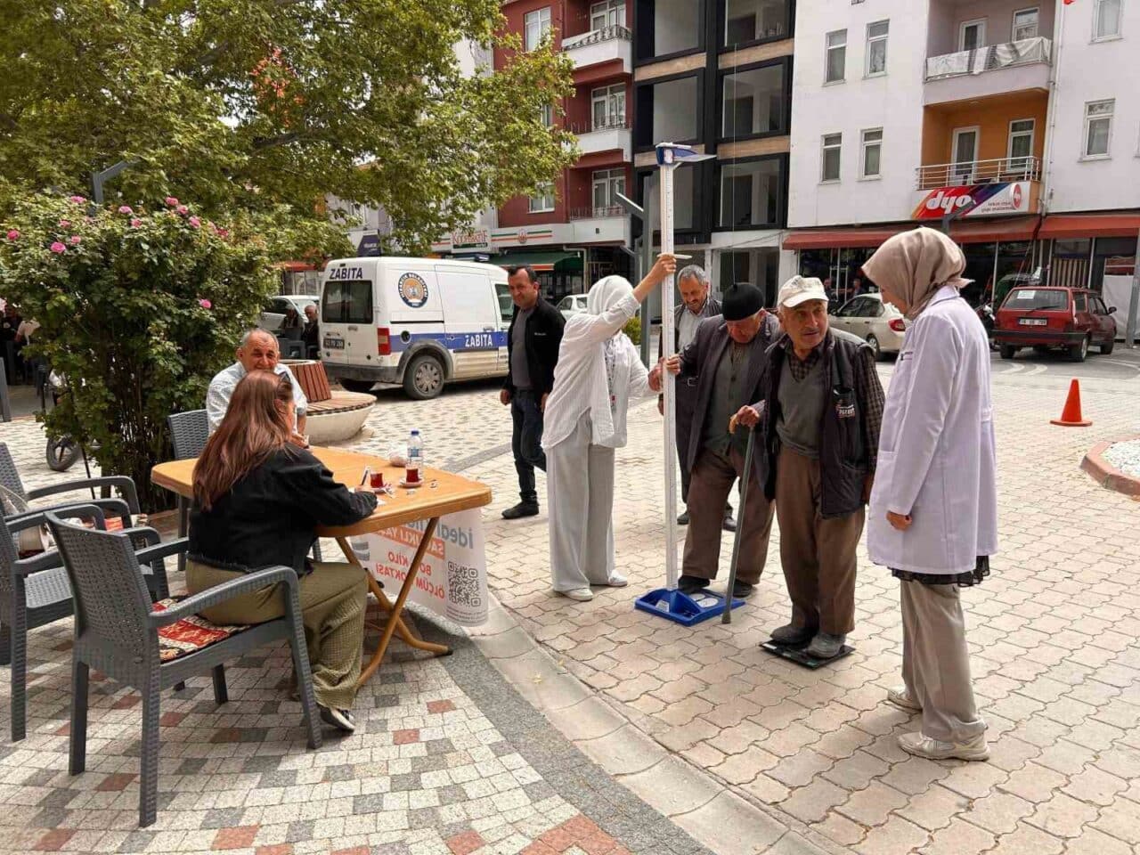 Kütahya'nın Hisarcık ilçesinde, Sağlık Bakanlığı'nın "İdeal Kilonu Öğren, Sağlıklı Yaşa"