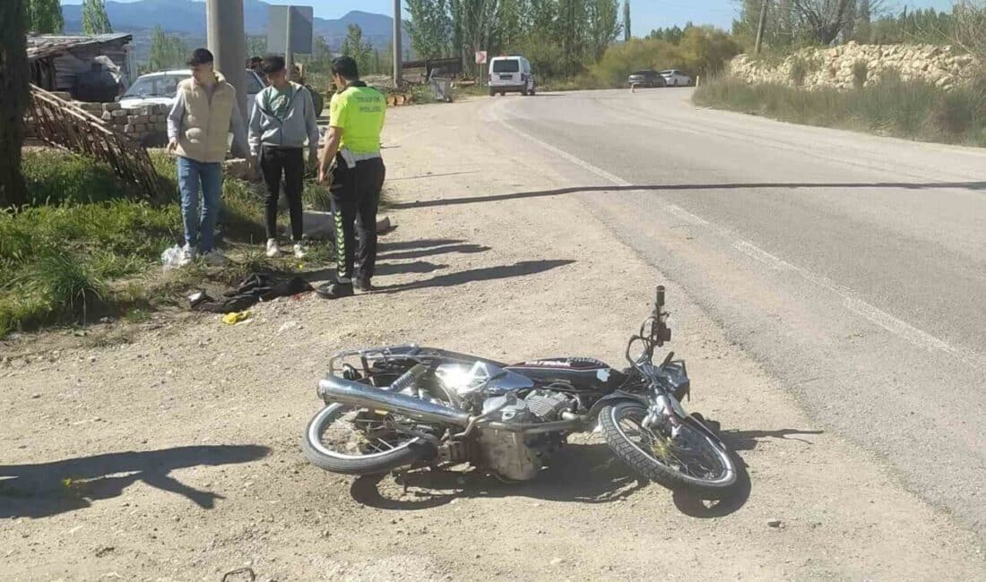 Hisarcık’ta Motosiklet Kazası: Genç Sürücü Yaralandı Kütahya'nın Hisarcık ilçesinde Mehmet K. (19) sürücülüğündeki motosiklet, direksiyon hakimiyetini