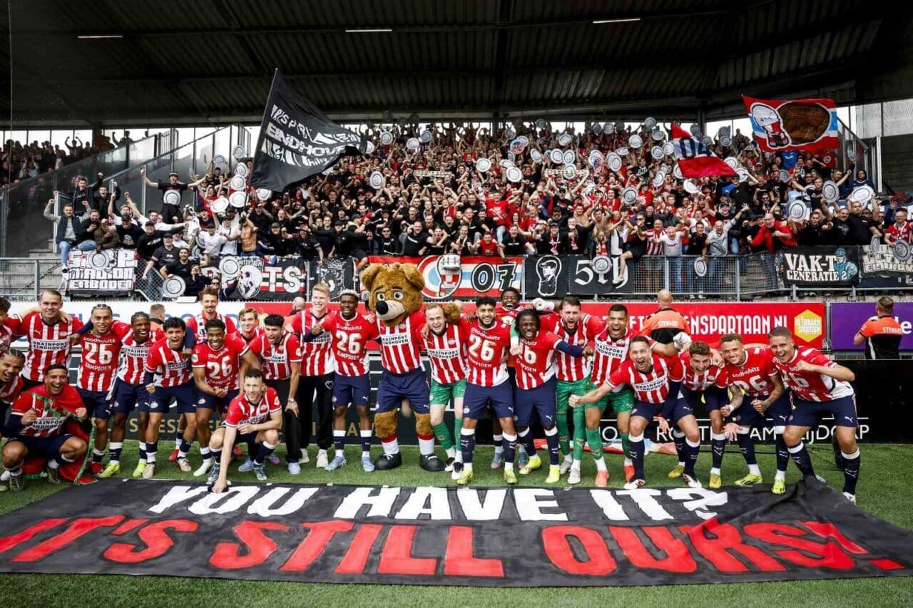 PSV Eindhoven, Hollanda Ligi'ni 26. kez kazanarak tarihine bir şampiyonluk