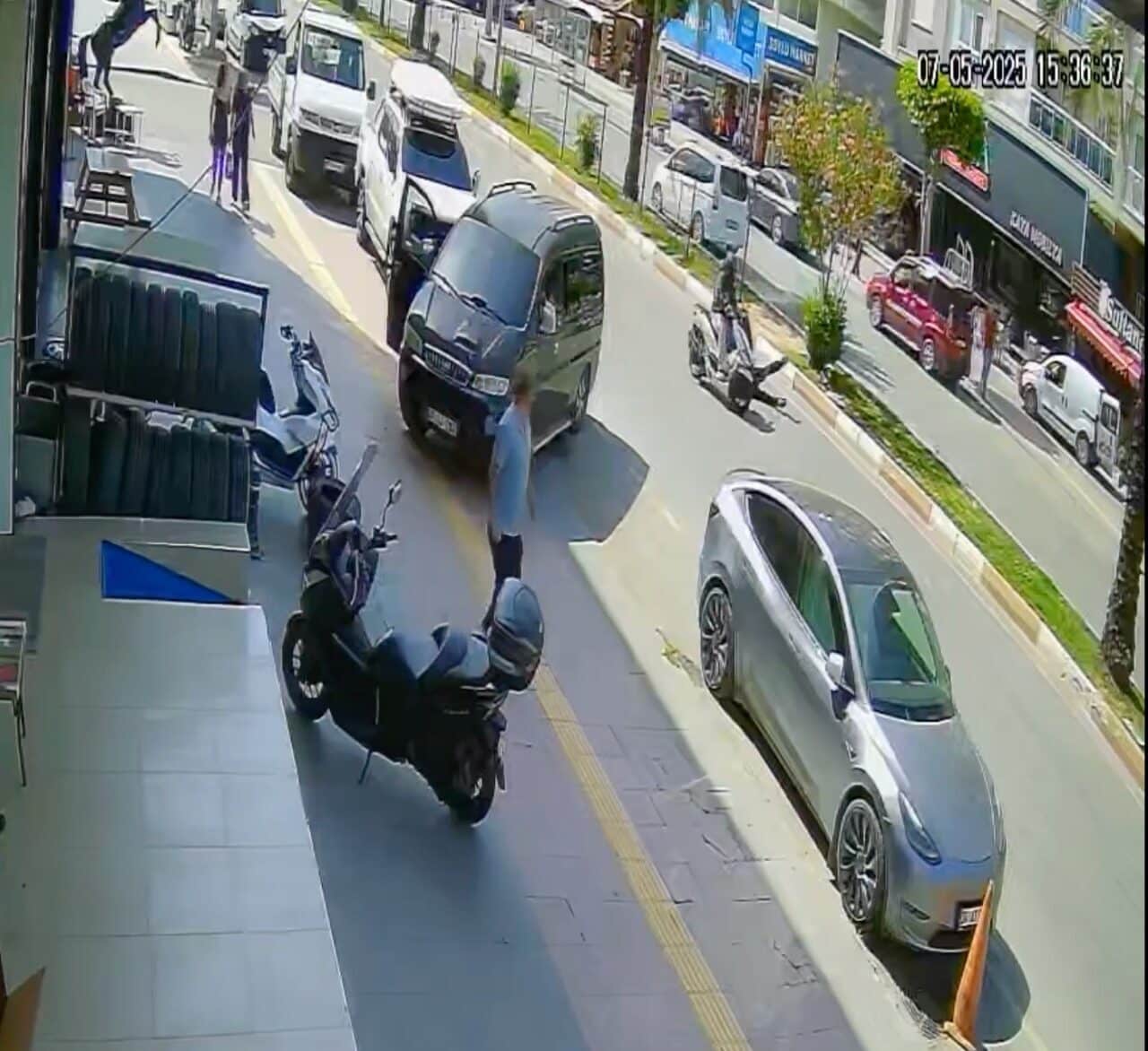Antalya'nın Manavgat ilçesinde, 86 yaşındaki Faik Yetişgin, yola çıktığı sırada