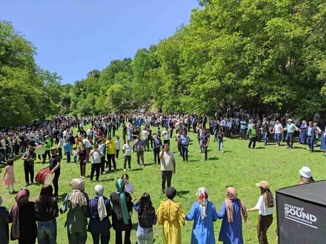 Batman'da 35 yıl aradan sonra köylerine dönen aileler, düzenlenen festivalde
