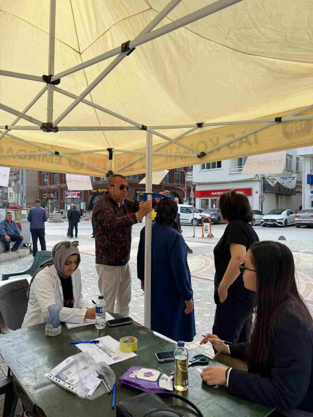 Sağlık Bakanlığı, Afyonkarahisar'da 'İdeal Kilonu Öğren, Sağlıklı Yaşa' kampanyasını başlattı.