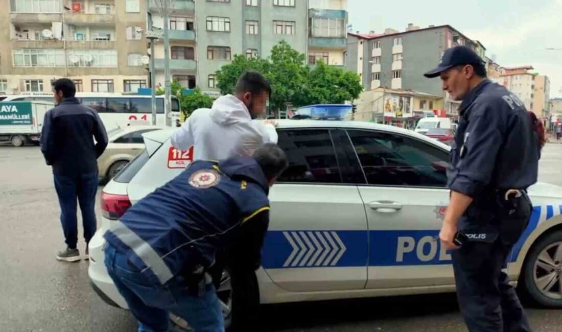 Iğdır’da düzensiz göçle mücadele için huzur uygulaması yapıldı, aranan 5 şahıs yakalandı. Iğdır Emniyet Müdürlüğü, düzensiz göçle mücadele için "Huzur Uygulaması" yaptı.