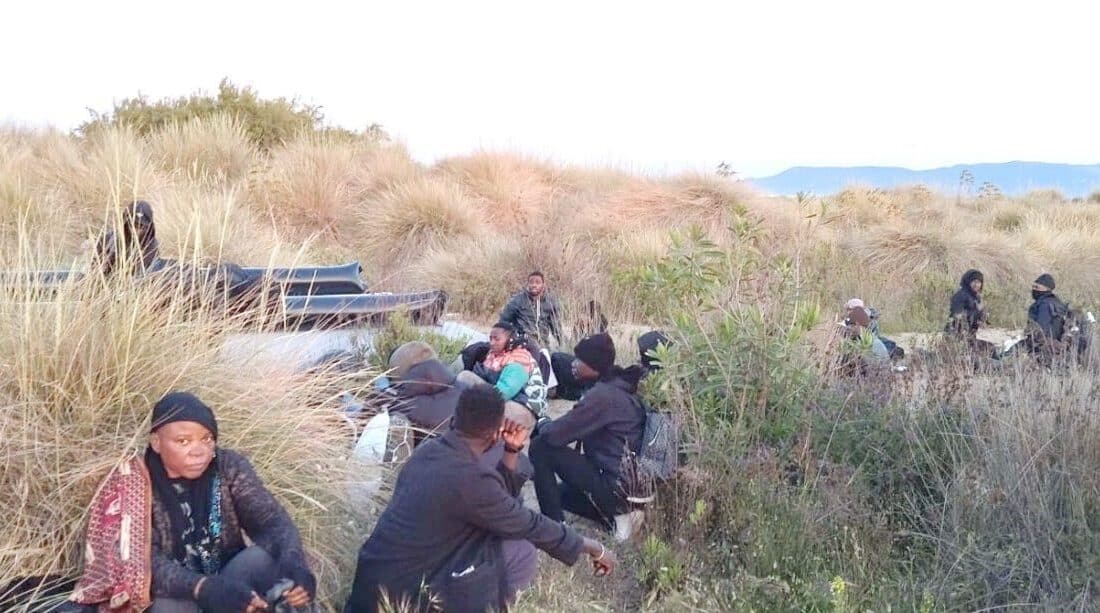 İzmir'in Selçuk ilçesinde Sahil Güvenlik Komutanlığı'na ait İHA, 14 düzensiz