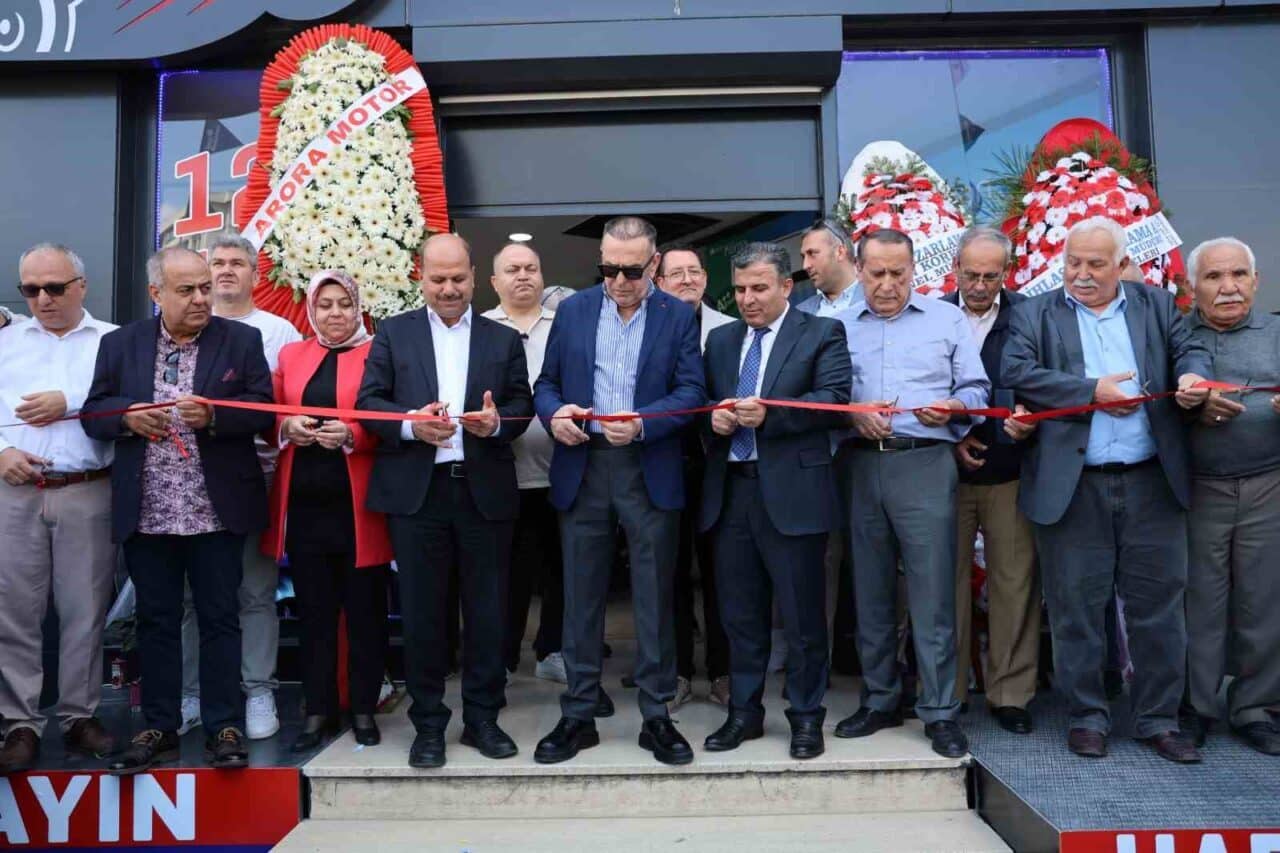 İhlas Mağazası, Adana'da 11. şubesini açarak motosiklet satışına başladı. Açılışa