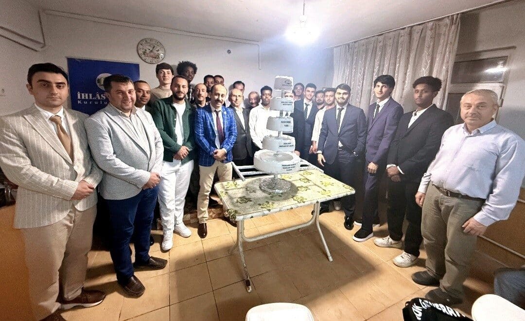 Kütahya Dumlupınar Üniversitesi'nden mezun olan 13 öğrenci için İhlas Vakfı