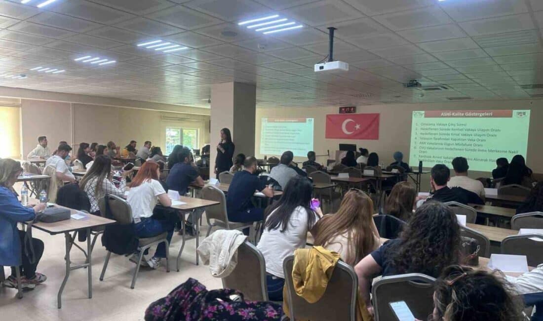 Eskişehir’de İl Ambulans Servisi Kalite Toplantısı Gerçekleştirildi: Sürekli İyileştirme Hedefleri ve Kalite Süreçleri Gözden Geçirildi Eskişehir'de düzenlenen 'İl Ambulans Servisi Kalite Toplantısı'nda, kalite süreçleri ve
