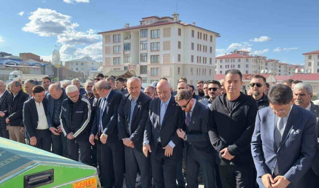 Erzurum’da sevilen isim Necdet Ilıcalı, dualarla uğurlandı Erzurum Milletvekili Prof. Dr. Mustafa Ilıcalı'nın amca oğlu Necdet Ilıcalı,