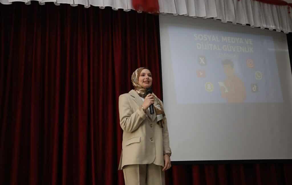 İnegöl Belediyesi, Uşak Üniversitesi ile işbirliği yaparak "Sosyal Medya ve