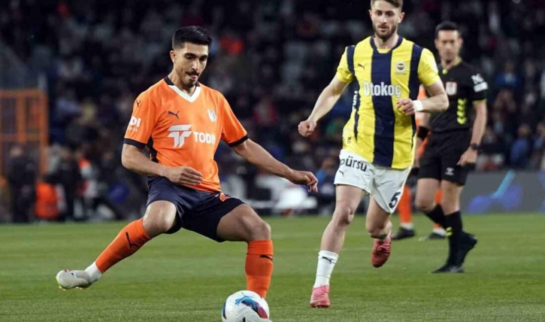Fenerbahçe'nin orta saha oyuncusu İsmail Yüksek, Başakşehir maçında gördüğü sarı