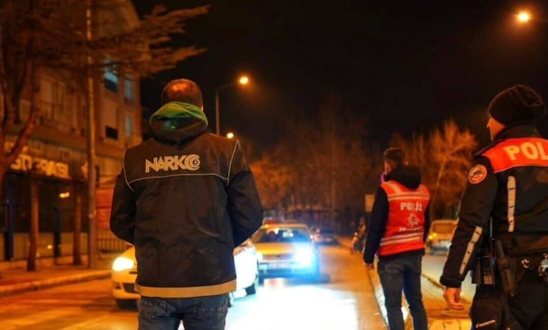 Isparta’da Emniyet Ekipleri Trafik Denetimlerinde 12 Şoföre Cezai İşlem Uyguladı Isparta İl Emniyet Müdürlüğü, son denetiminde 261 kişiyi ve 129