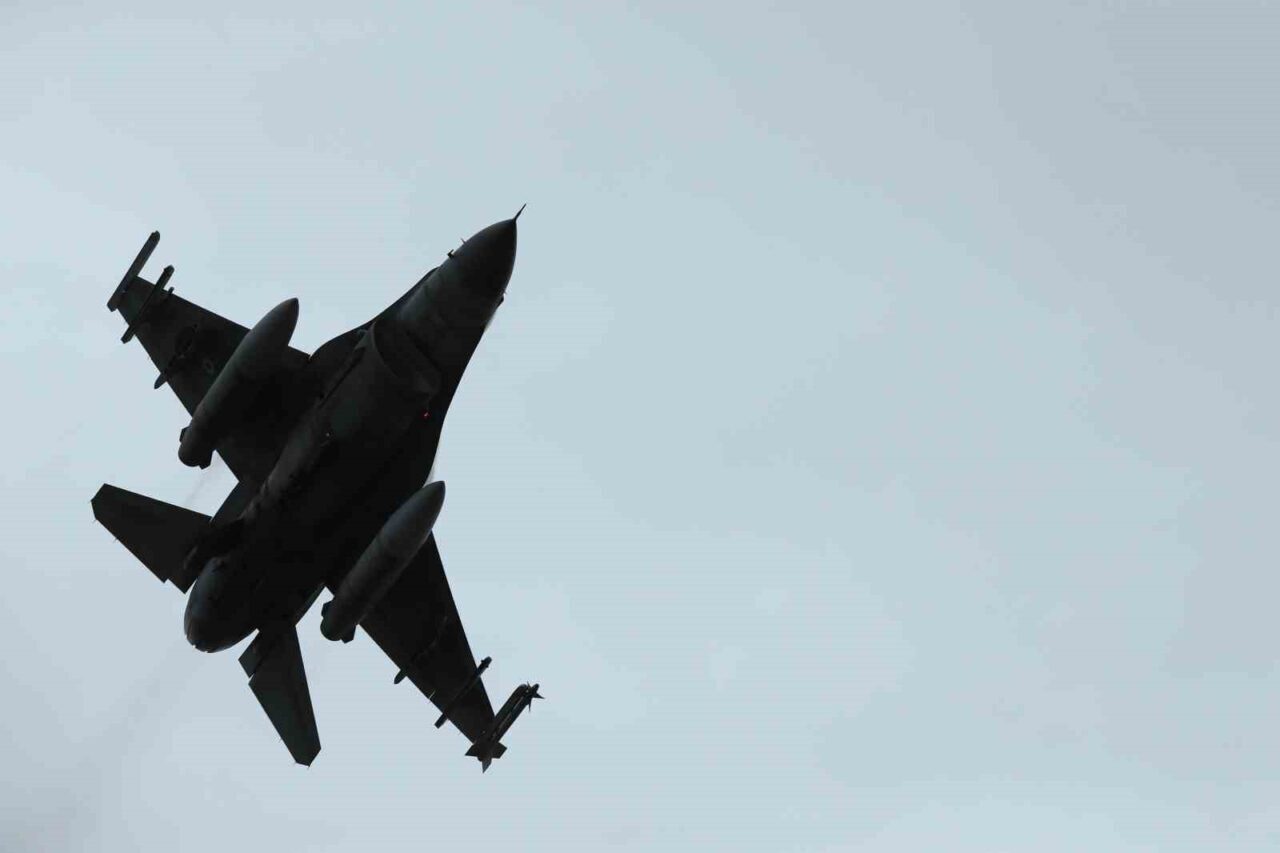 İsrail Hava Kuvvetleri'ne ait bir F-16, teknik arıza nedeniyle bombayı