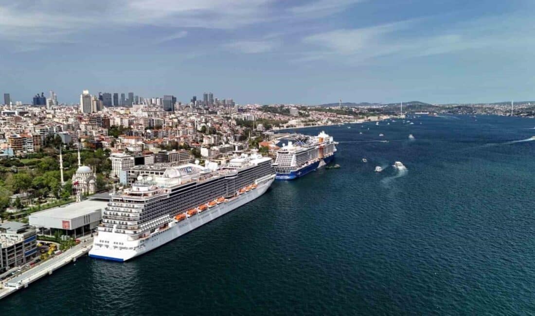 İstanbul Boğazı’nda İki Büyük Kruvaziyer Gemisi Galataport’ta Görüntülendi İstanbul Galataport Limanı, Celebrity Ascent ve Princess Cruises gemileriyle dolup