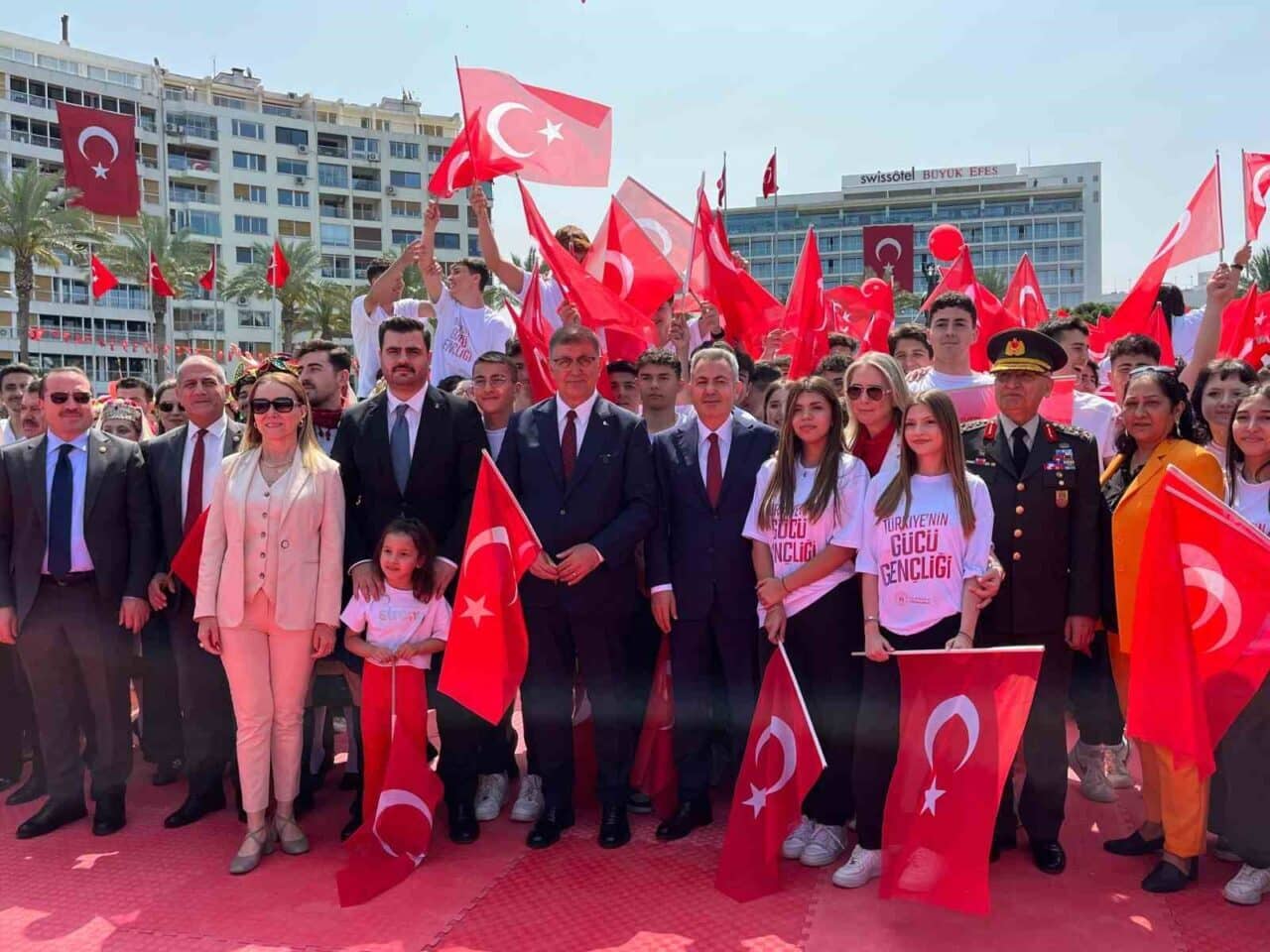 İzmir'de 19 Mayıs Atatürk'ü Anma Gençlik ve Spor Bayramı, Cumhuriyet