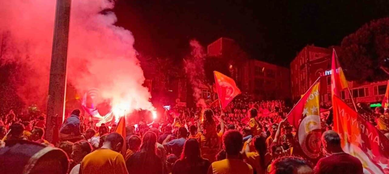 Galatasaray, Trendyol Süper Lig’de Kayserispor’u 3-0 yenerek şampiyonluğunu ilan etti.