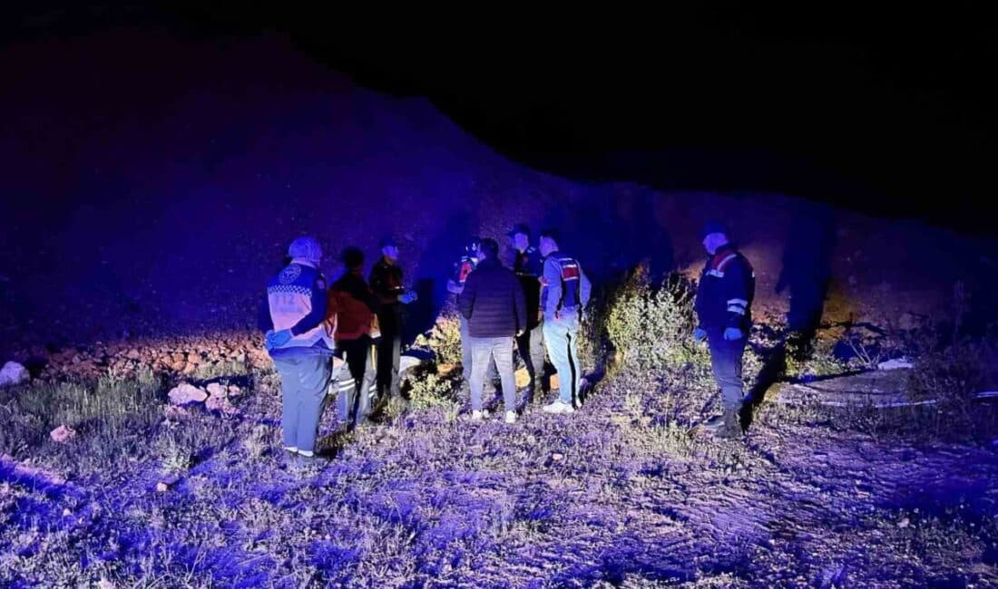 Bursa'nın İznik ilçesinde kaçak kazı yapan dört defineci, göçükte kaldı.