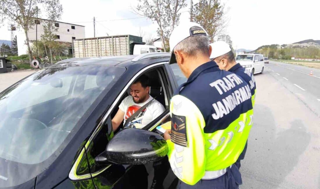 Bolu'da jandarma trafik timleri, Trafik Haftası kapsamında Bolu-Mudurnu kara yolunda