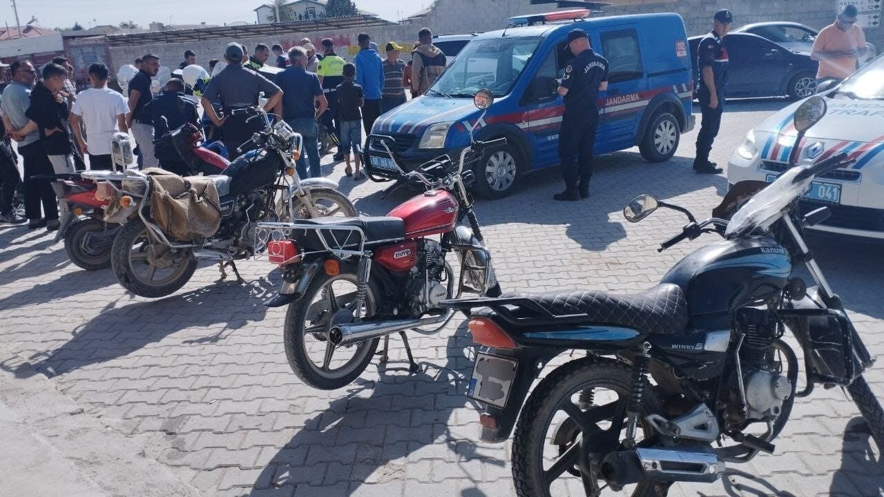 Aksaray'da jandarma, motosiklet denetimlerinde 24 sürücüye 220 bin 504 lira