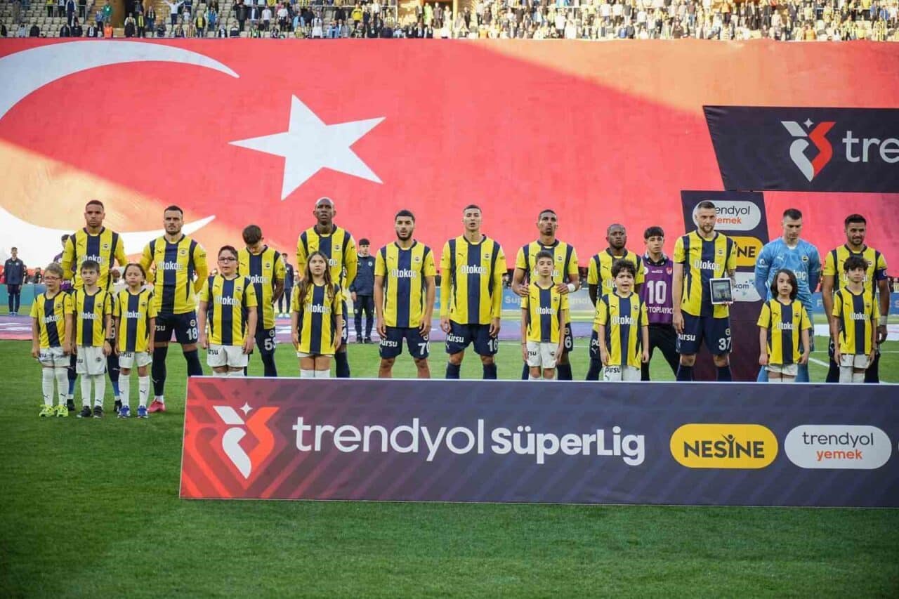 Fenerbahçe, Eyüpspor ile oynadığı maçta teknik direktör Jose Mourinho'nun öngördüğü