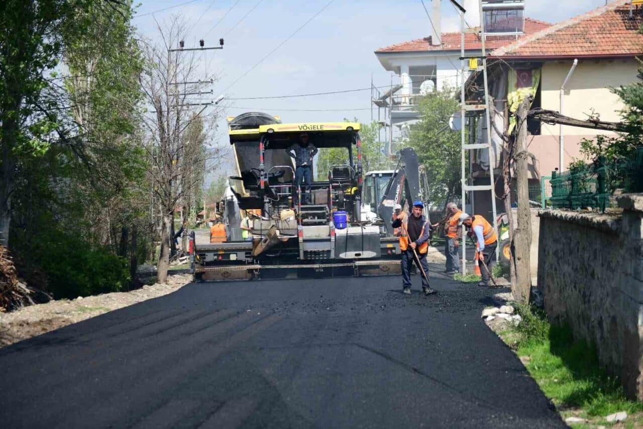 Kahramankazan Belediye Başkanı Selim Çırpanoğlu, Ahi Mahallesi'nde devam eden sıcak