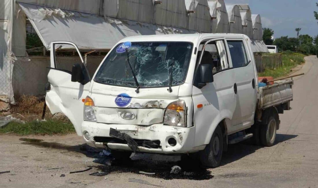 Antalya'nın Kepez ilçesinde, Abdullah T. yönetimindeki hafif ticari araç, Tunahan