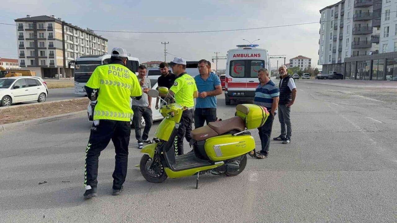 Aksaray'da Turgut Özal Bulvarı'ndaki kavşakta O.Ç.'nin kullandığı kamyonet ile R.Ş.