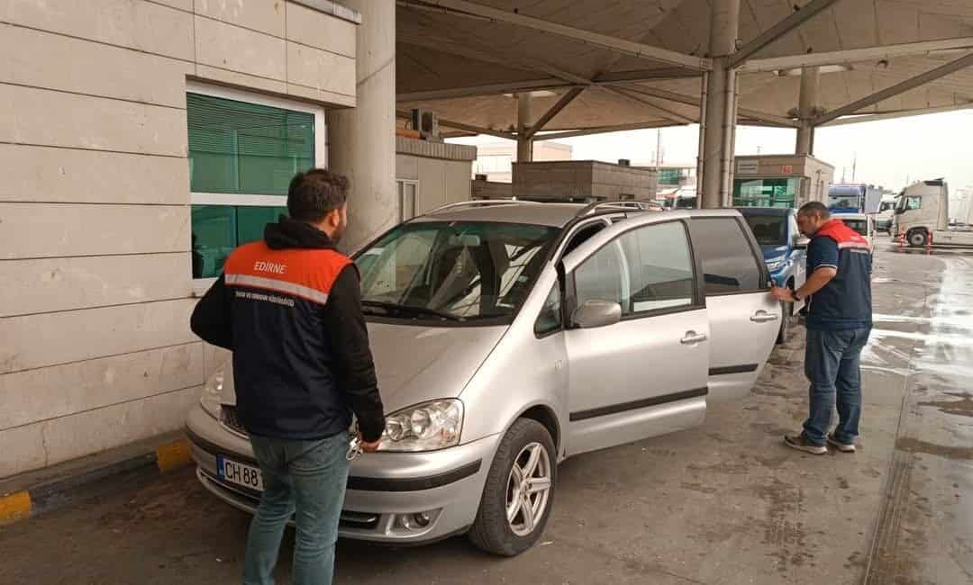 Edirne Kapıkule Sınır Kapısı'nda gerçekleştirilen operasyonda 8.273 adet sülük ele