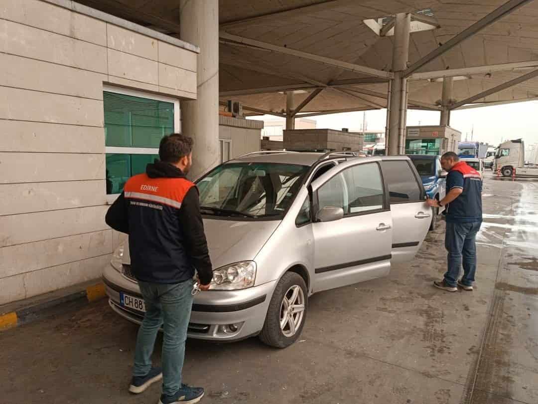 Edirne Kapıkule Sınır Kapısı'nda gerçekleştirilen operasyonda 8.273 adet sülük ele