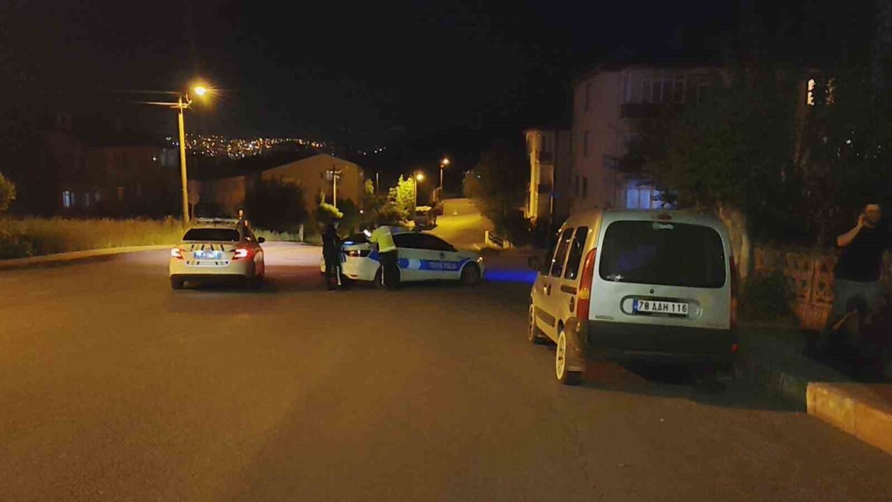 Karabük'te ehliyetsiz sürücü B.A.Ü., polisin "dur" ihtarına uymayarak kaçtı ancak