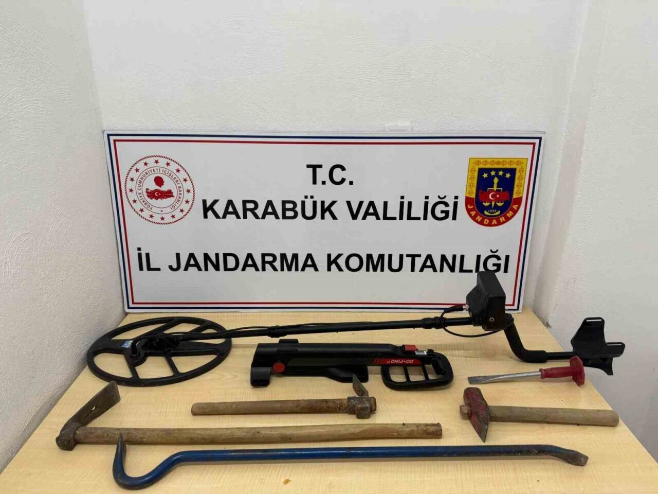 Karabük’ün Safranbolu ilçesinde izinsiz kazı yapan 2 kişi, jandarma tarafından