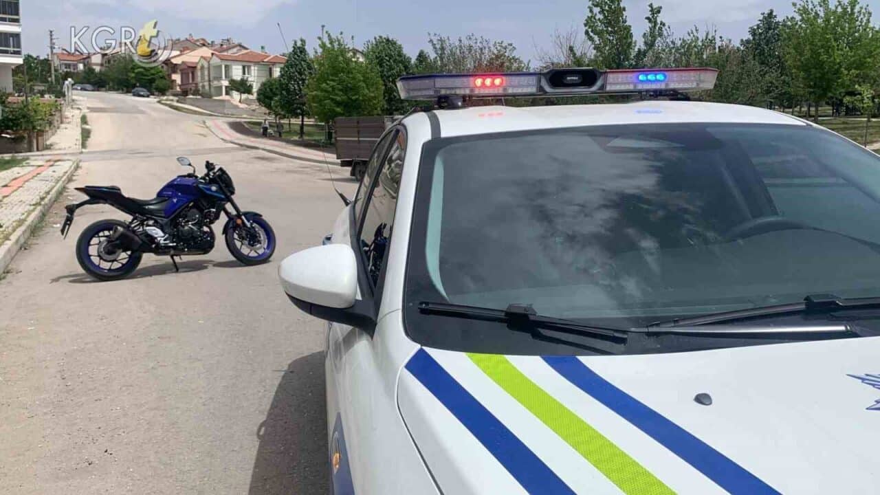 Karaman'da, K.B. (22) adlı motosiklet sürücüsü, yolda biriken yağ nedeniyle