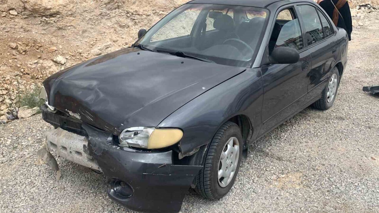 Karaman'da Yunus Emre Mahallesi'nde otomobilin çarptığı motosiklet sürücüsü F.A. yaralandı.