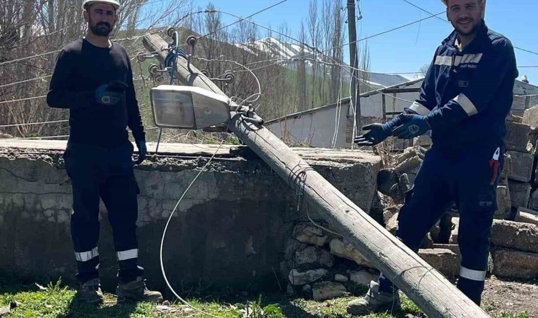 Karayazı’da Fırtına ve Hortum, Enerji Hatlarına Zarar Verdi Erzurum'un Karayazı ilçesinde meydana gelen fırtına ve hortum, enerji hatlarına