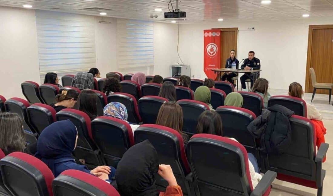 Refahiye İlçe Emniyet Müdürlüğü, "Kariyer Günleri Projesi" çerçevesinde 60 üniversite