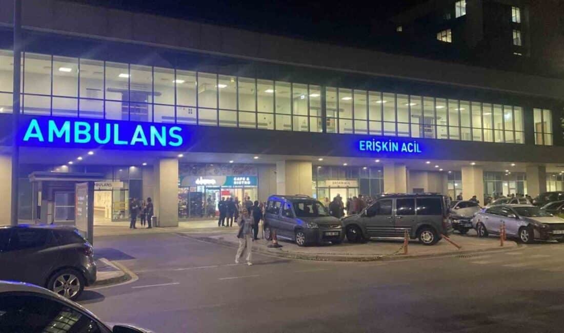 Kocaeli'nin Derince ilçesinde D.E. (32), evinde silahla karnından vurularak yaralandı.