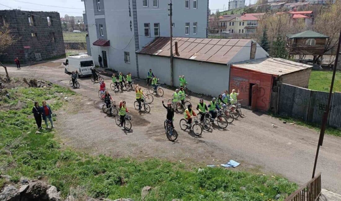 Yeşilay Kars, Bağımlılıkla Mücadele İçin Bisiklet Turu Düzenledi Yeşilay Kars Şubesi, bağımlılıkla mücadele ve sağlıklı yaşam bilincini artırmak