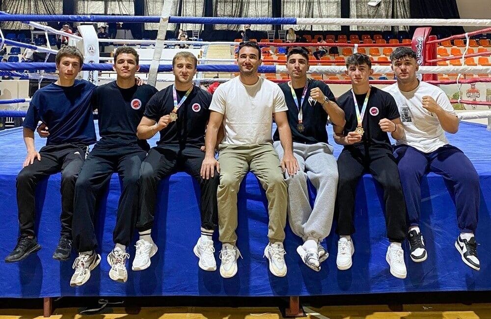 Kastamonu Üniversitesi Muaythai Takımı, Antalya'daki Muaythai Ünilig Türkiye Şampiyonası'nda takım
